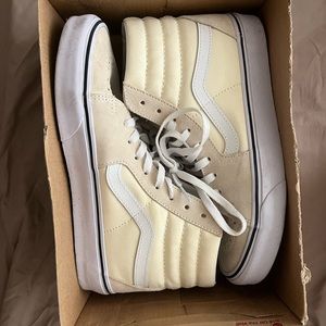 Cream with navy blue stripe Vans. Sk8-hi.